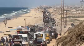 Palestinians flee northern Gaza southward amid Israeli attacks (2)