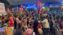 Italy: Police clash with pro-Palestinian demonstrators in Milan