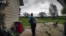 Amazon delivery driver sprints off as she is chased by homeowner's flock of turkeys