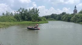 Dogs help pull boat to shore in Guangxi, China