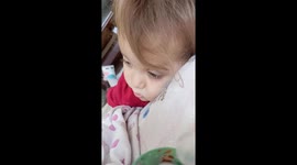 gılı gılı yapan bebek