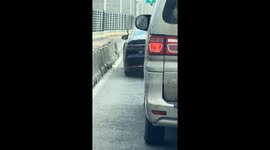 Car with double flat tires disrupts traffic in Shanghai, China