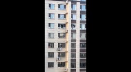 Apartment windows smashed during quarrel in Jilin, China
