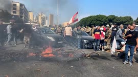 Retired soldiers protest in Beirut, demand pension hike amid currency collapse (2)