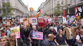 Thousands protest Trump in London, voice support for Gaza (2)