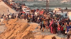 Palestinian families flee northern Gaza amid Israeli bombardment