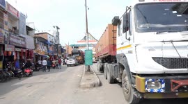 Sonauli Border Reopens: Trucks Resume Crossing After Nepal Unrest