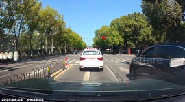 Dashcam captures scooter accident in Shanghai, China