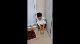 Indonesian boy cleverly escapes giant paint bucket after dad’s lesson