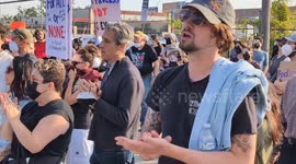 ICE officers crack down on protesters outside immigration facility in Illinois