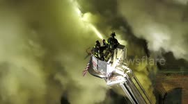 US: Massive Five-Alarm Fire Engulfs Brooklyn Building
