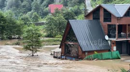 Türkiye: Heavy rainfall triggers landslides, flooding in Türkiye’s Rize province