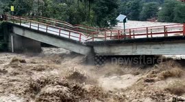 Türkiye: Bridge collapses, roads blocked after flooding in Türkiye’s Rize province