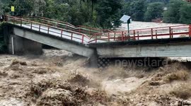 Bridge collapses, roads blocked after flooding in Türkiye’s Rize province