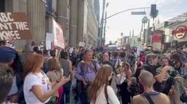 US: Protesters Gather Outside El Capitan Theatre to Support Jimmy Kimmel 2