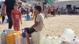 Palestinians struggle with clean water crisis in Gaza