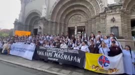 Catholic faithful rally against corruption after mass at Manila Cathedral