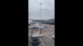 Bomb disposal team clears Dublin Airport after scare