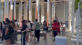 Apple’s iPhone 17 Series Goes On Sale In New York 2/3