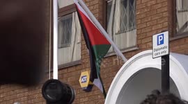 UK: Palestinian flag raised in London after UK recognition (2)