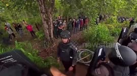 Cambodian villager caught on camera stealing wire for border fence during protests