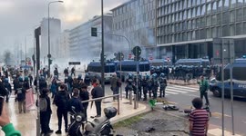 Italy: Clashes erupt between pro-Palestinian demonstrators and police in Milan during nationwide strike over Gaza