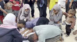 Palestinians killed by Israel while seeking aid in Gaza given tearful farewell (1)