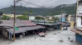 Typhoon Ragasa flood sweeps away food cart in Taiwan