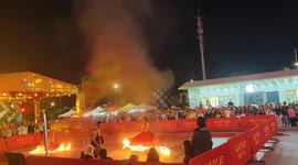 Dancers almost burned by flames at fire show in China