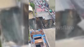 Thailand: Huge Sinkhole Collapses Busy Street in Bangkok