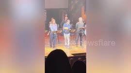 VIDEO - Emotional Dawson’s Creek cast reunion to support sick co-star with cancer