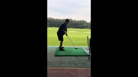Man’s golf swing goes wrong in Hebei, China
