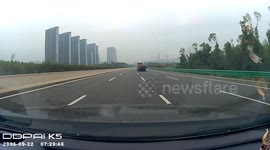 Car crashes into truck on highway in Hubei, China