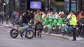 London's Cycling Crackdown: Cyclists ignore red lights as Met Police target E-Bikes and Red Light Offences