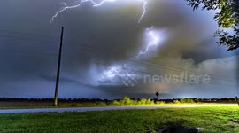 US: Valley Storm Puts On A Dazzling Lightning Show