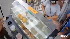 Venezuela earthquake jolts street food stall leaving customers baffled