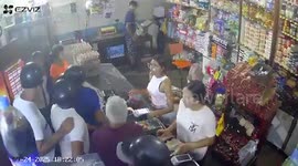 Venezuela earthquake shakes grocery store before shoppers flee