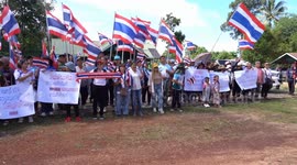Locals sing national anthem in show of support for Thai soldiers patrolling border with Cambodia