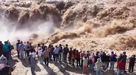 China: Hukou Waterfall to take crowd control measures for safety during National Day holiday
