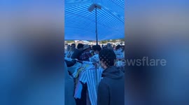 Crowd bombards second hand clothes shop in Thailand