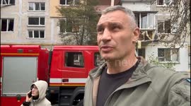 Kyiv mayor inspects targeted area after deadly Russian attack on Solomianskyi