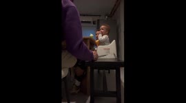 Dad’s impromptu beatboxing session delights kids in Brooklyn, USA