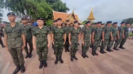 Thousands gather to honour Thai soldiers and flag on national day