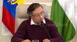 Colombia: Colombian president displays Palestinian flag during cabinet meeting