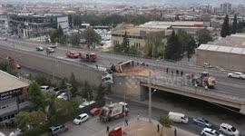 Türkiye: Truck dangles from overpass after crash in Türkiye’s Izmir; driver rescued