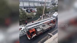 Türkiye: Truck dangles from overpass after crash in Türkiye’s Izmir; driver rescued (2)