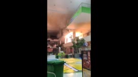 Phillippines earthquake causes shopping mall to catch fire