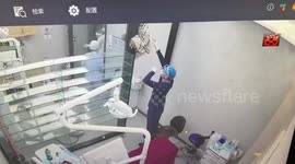 Girl afraid of dentist climbs clinic door to avoid root canal treatment