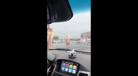 Broken windscreen wiper fails to clear fog in Jilin, China