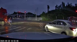 Motorcycle rider narrowly avoids being run over by lorry
